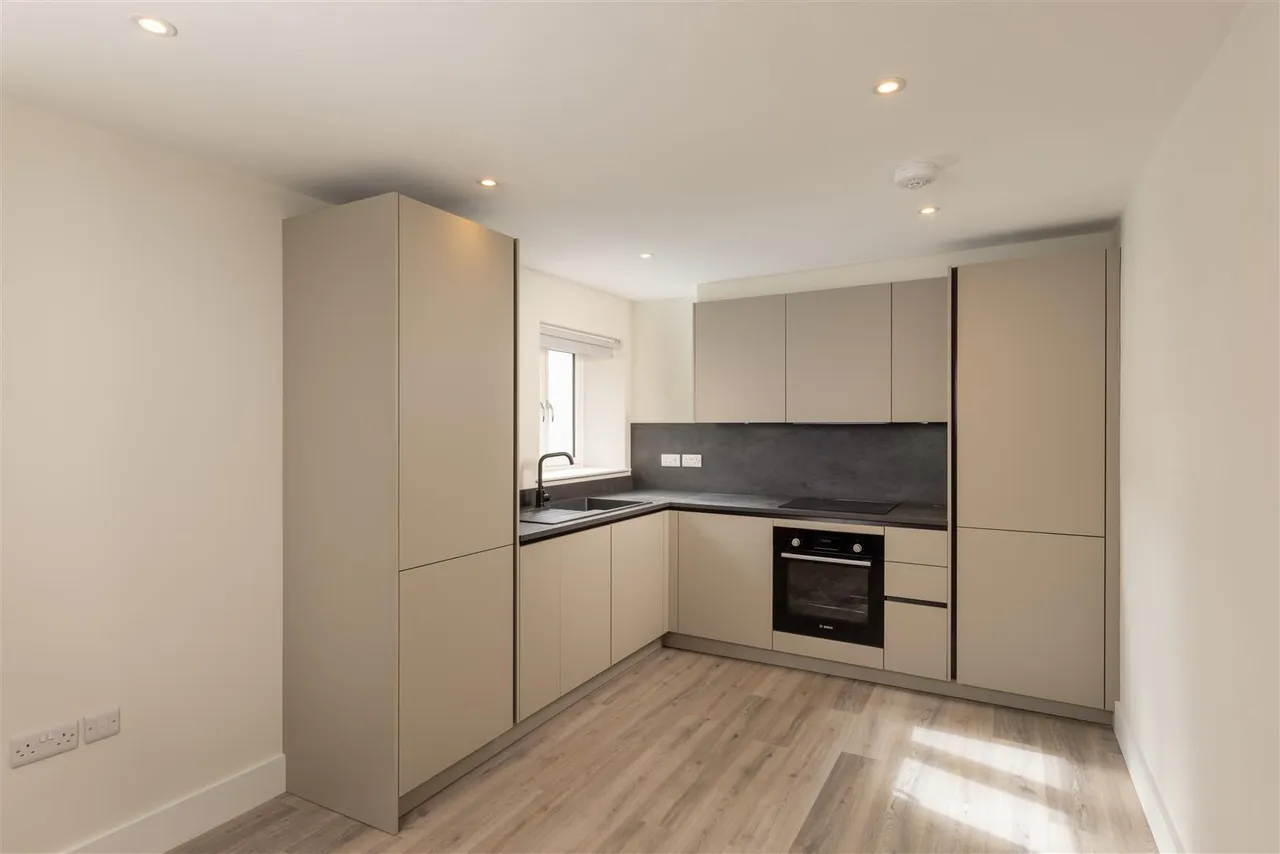 South Street, Dorking, RH4, photo 10