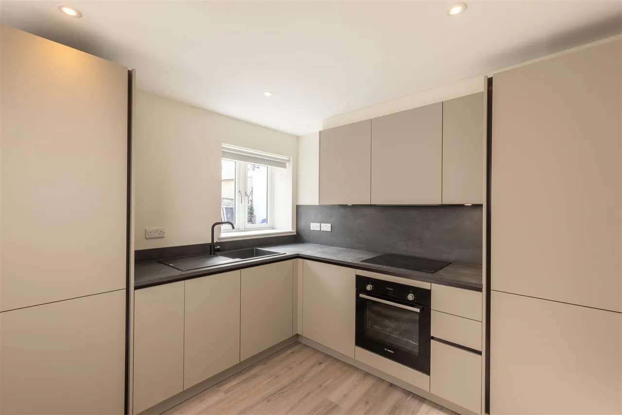 South Street, Dorking, RH4, photo 2