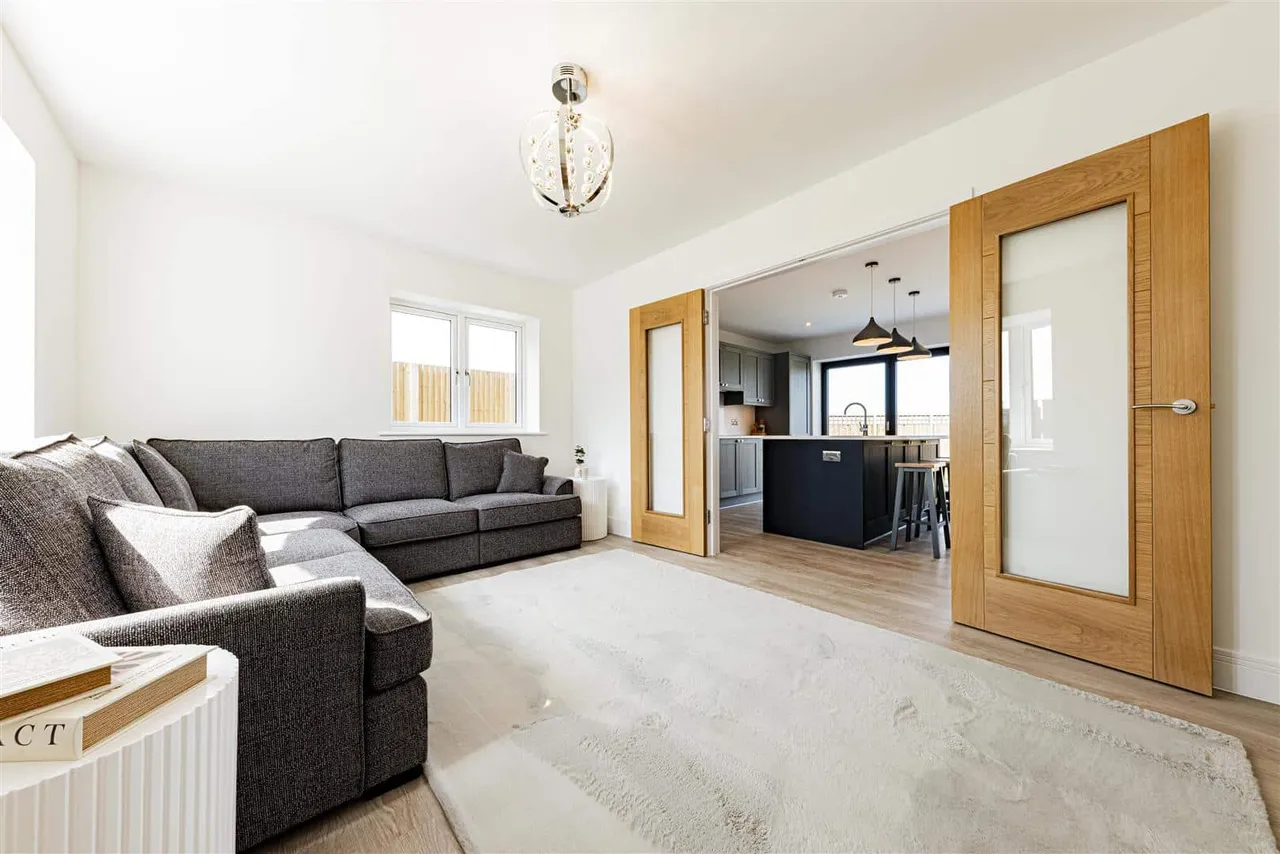 Sandwich Road, Whitfield, Dover, Kent, CT16 3RN, photo 3