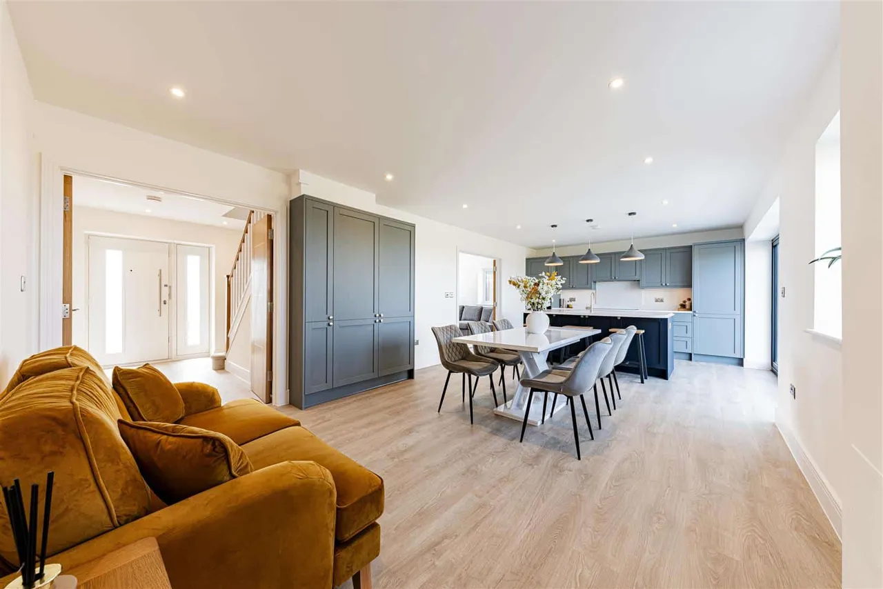 Sandwich Road, Whitfield, Dover, Kent, CT16 3RN, photo 5