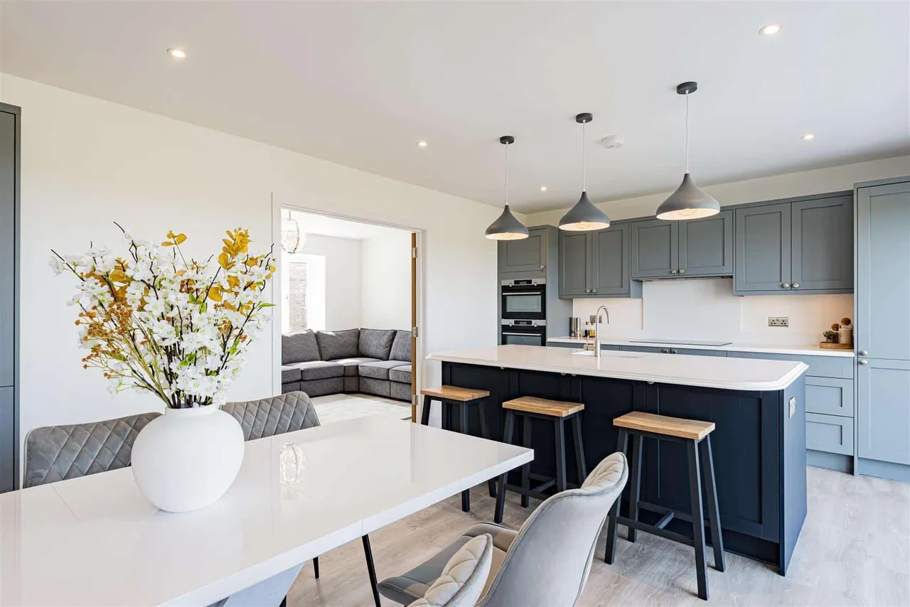 Sandwich Road, Whitfield, Dover, Kent, CT16 3RN, photo 14