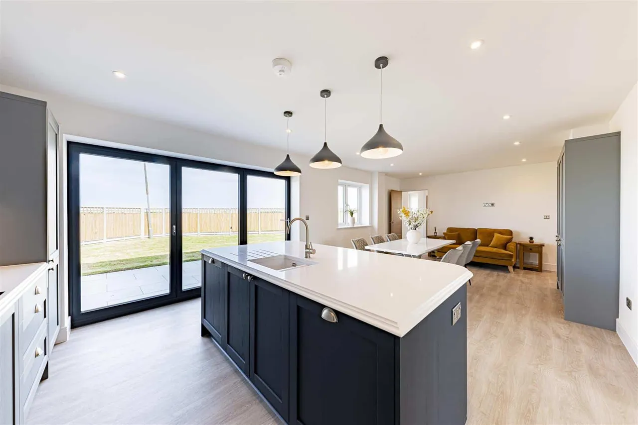 Sandwich Road, Whitfield, Dover, Kent, CT16 3RN, photo 8