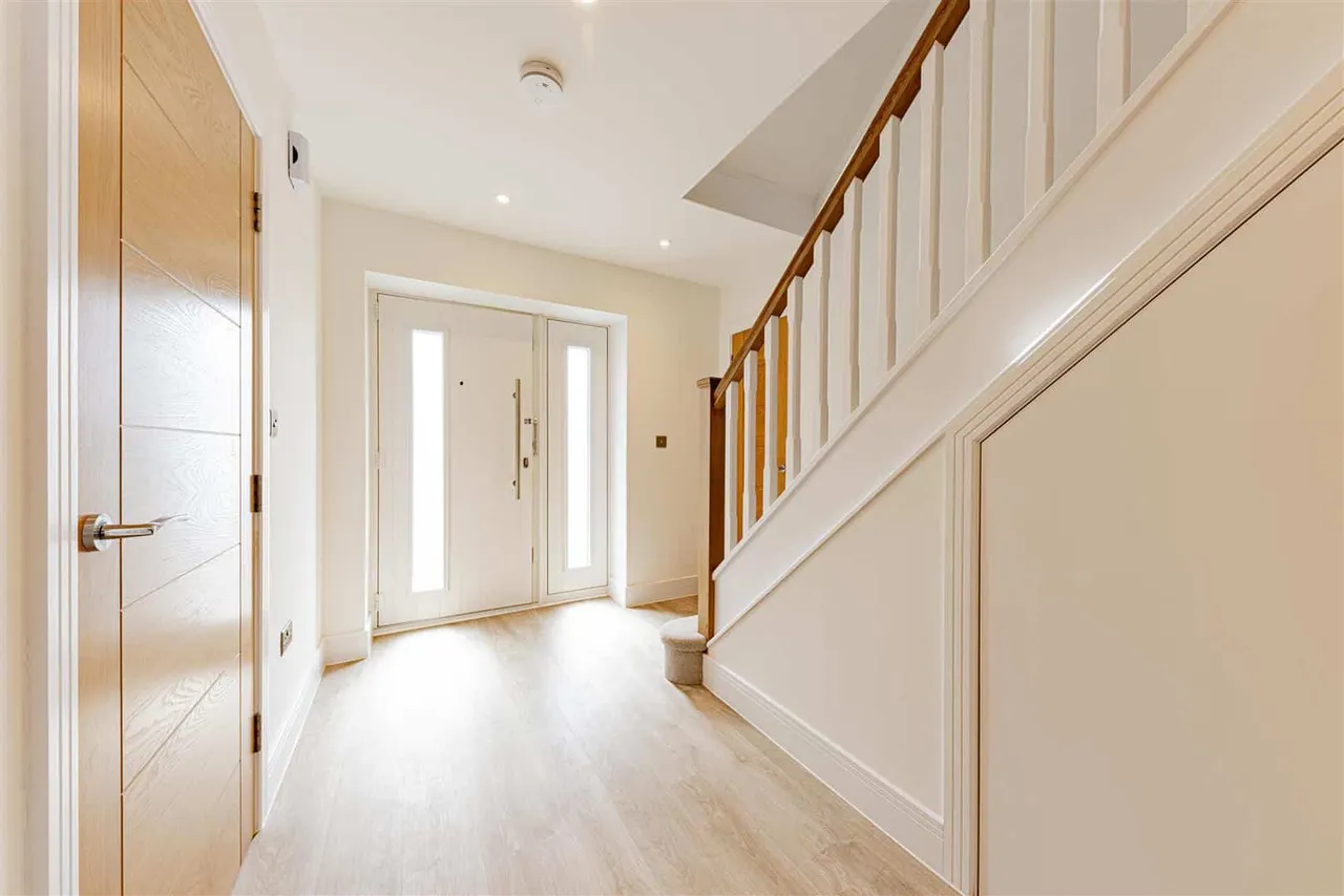 Sandwich Road, Whitfield, Dover, Kent, CT16 3RN, photo 10