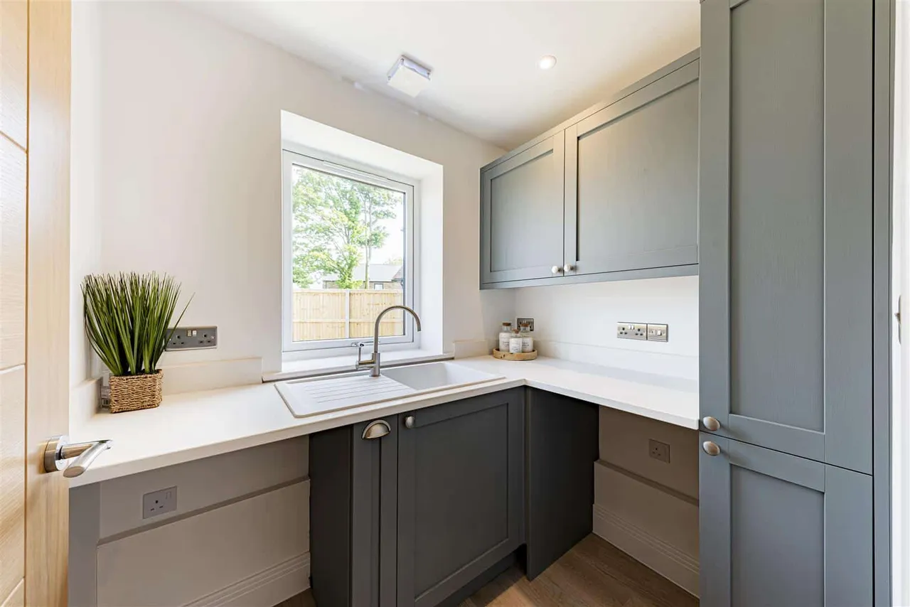Sandwich Road, Whitfield, Dover, Kent, CT16 3RN, photo 17
