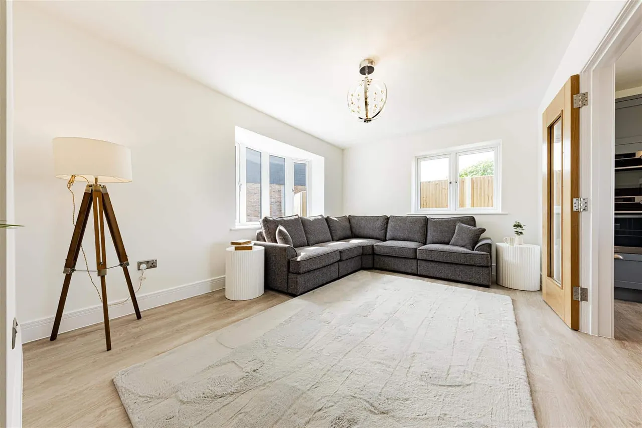 Sandwich Road, Whitfield, Dover, Kent, CT16 3RN, photo 9