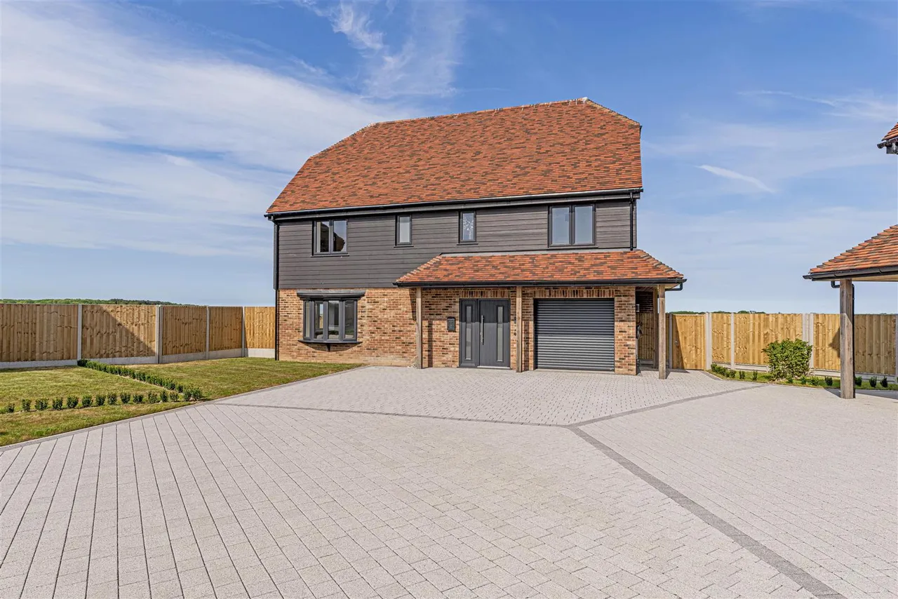 Sandwich Road, Whitfield, Dover, Kent, CT16 3RN, photo 2