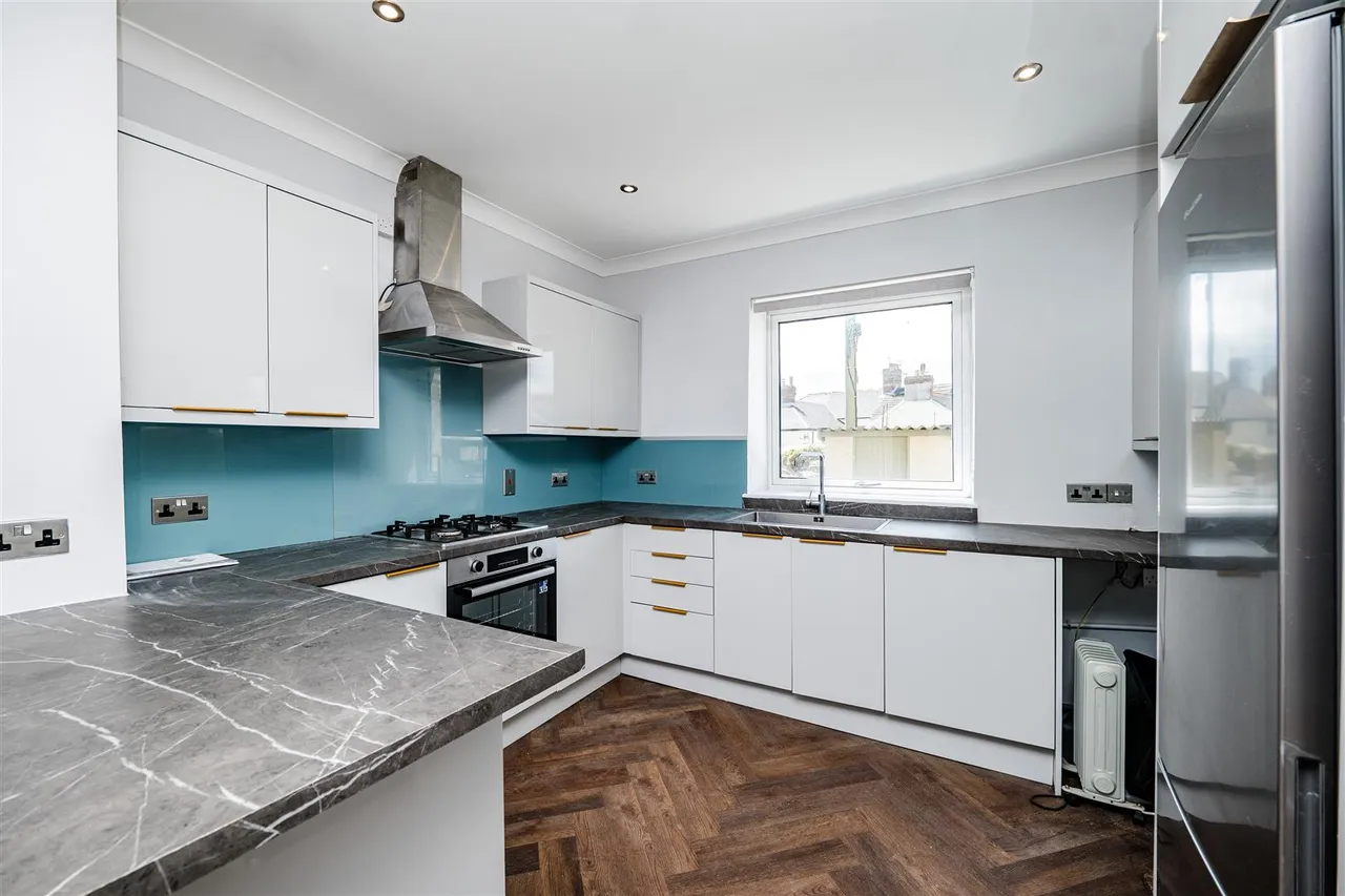 Station Street, Barry, CF63 4LW, photo 4
