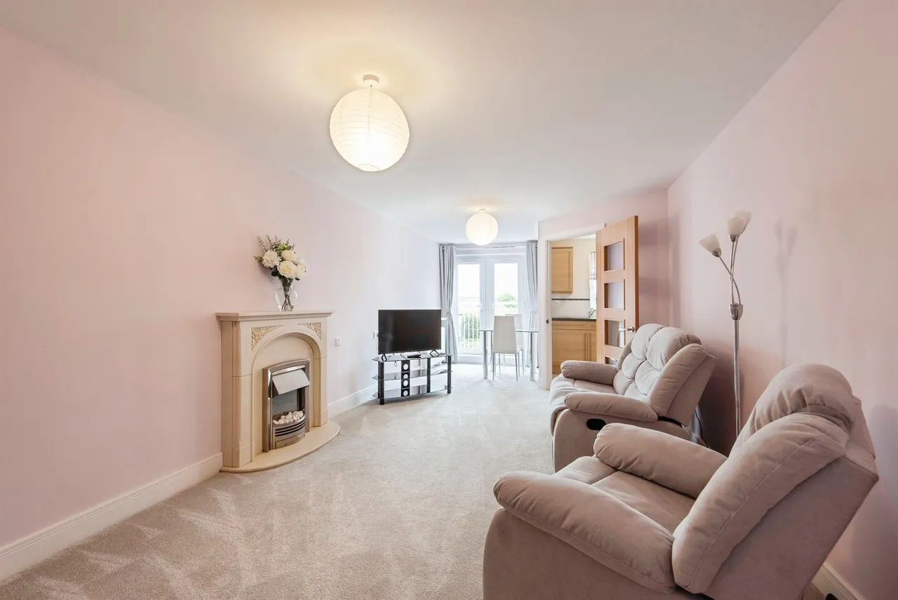 Goodes Court, Royston, photo 2