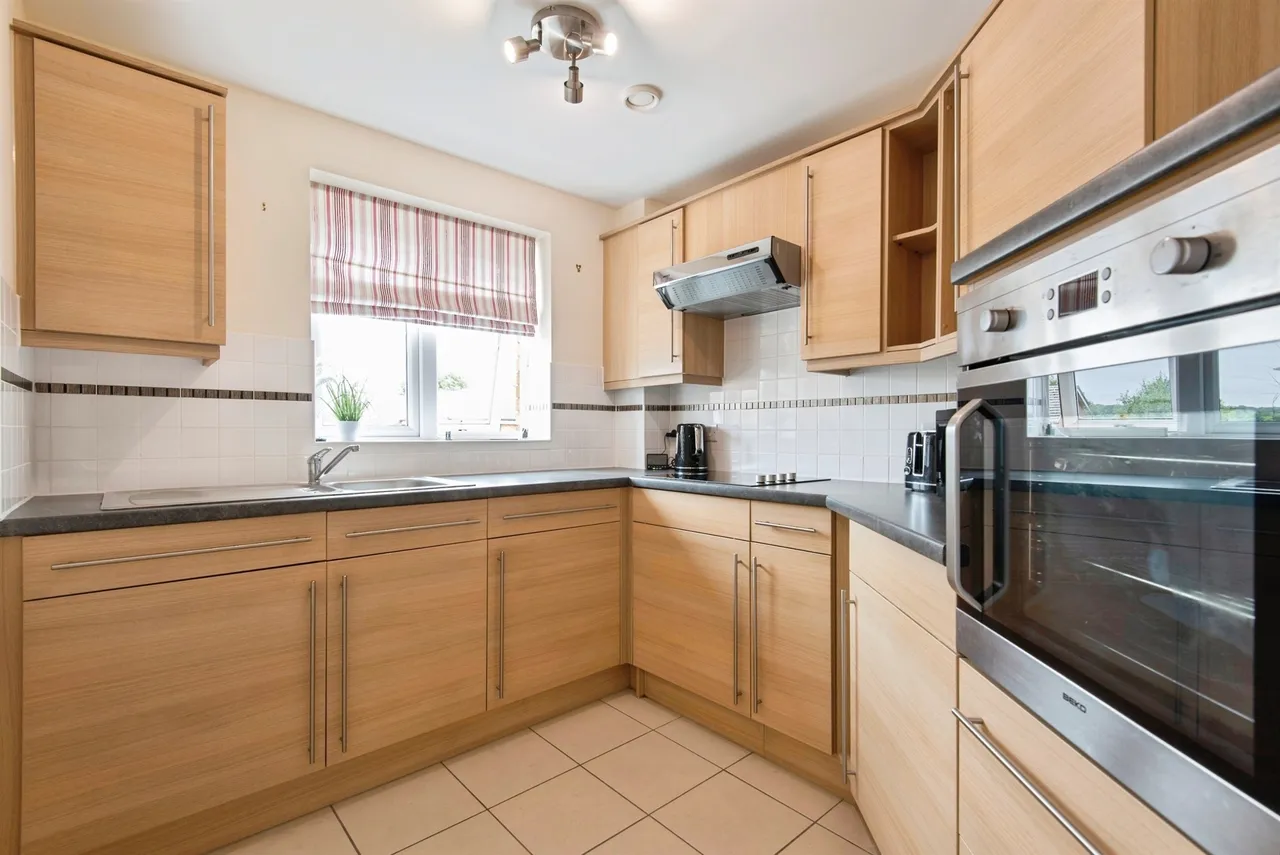 Goodes Court, Royston, photo 5