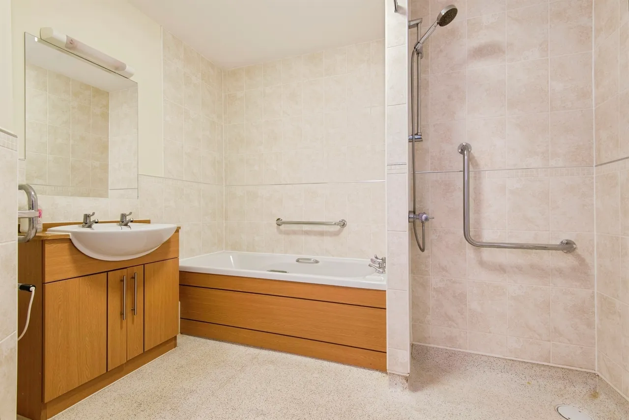 Goodes Court, Royston, photo 9