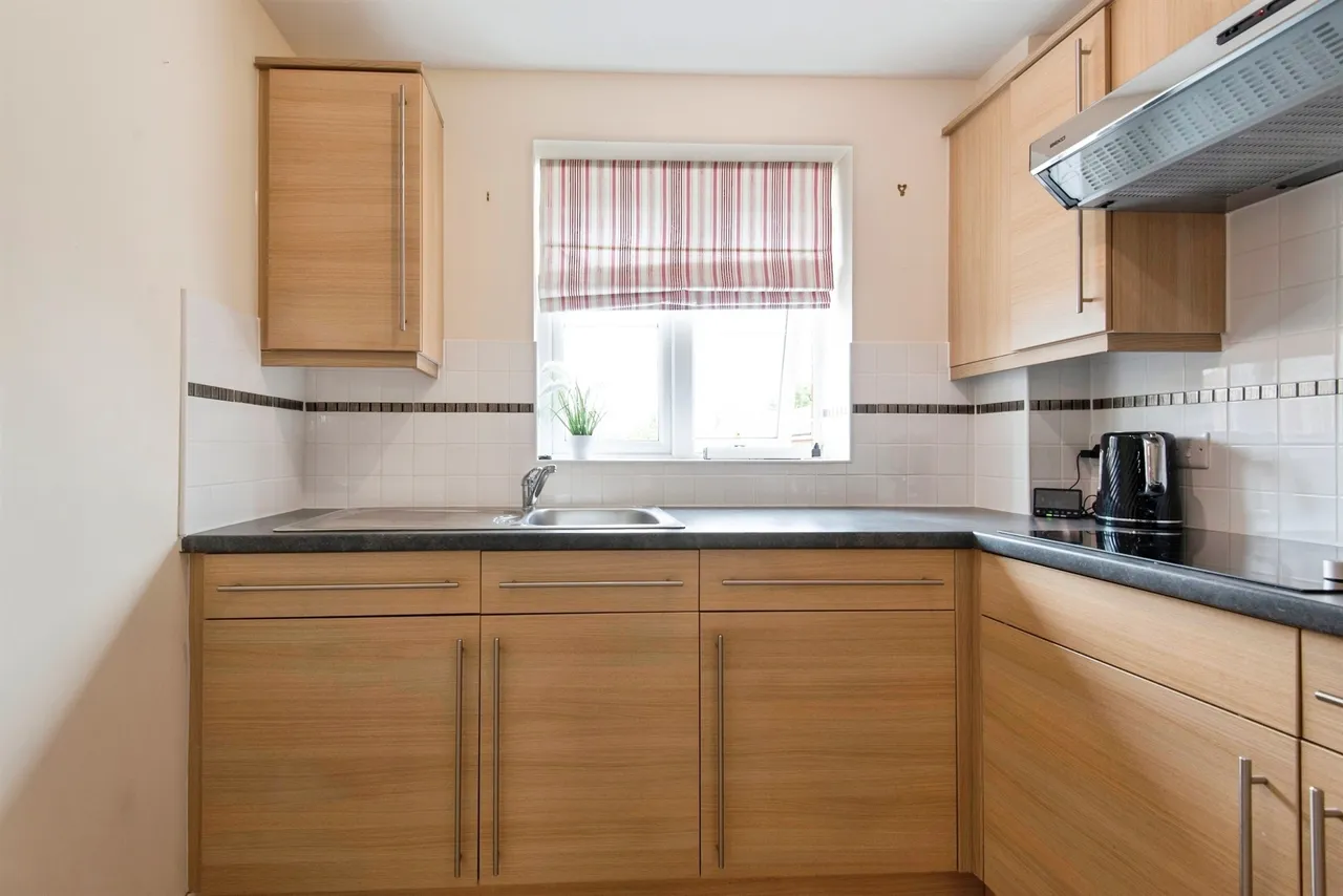 Goodes Court, Royston, photo 6