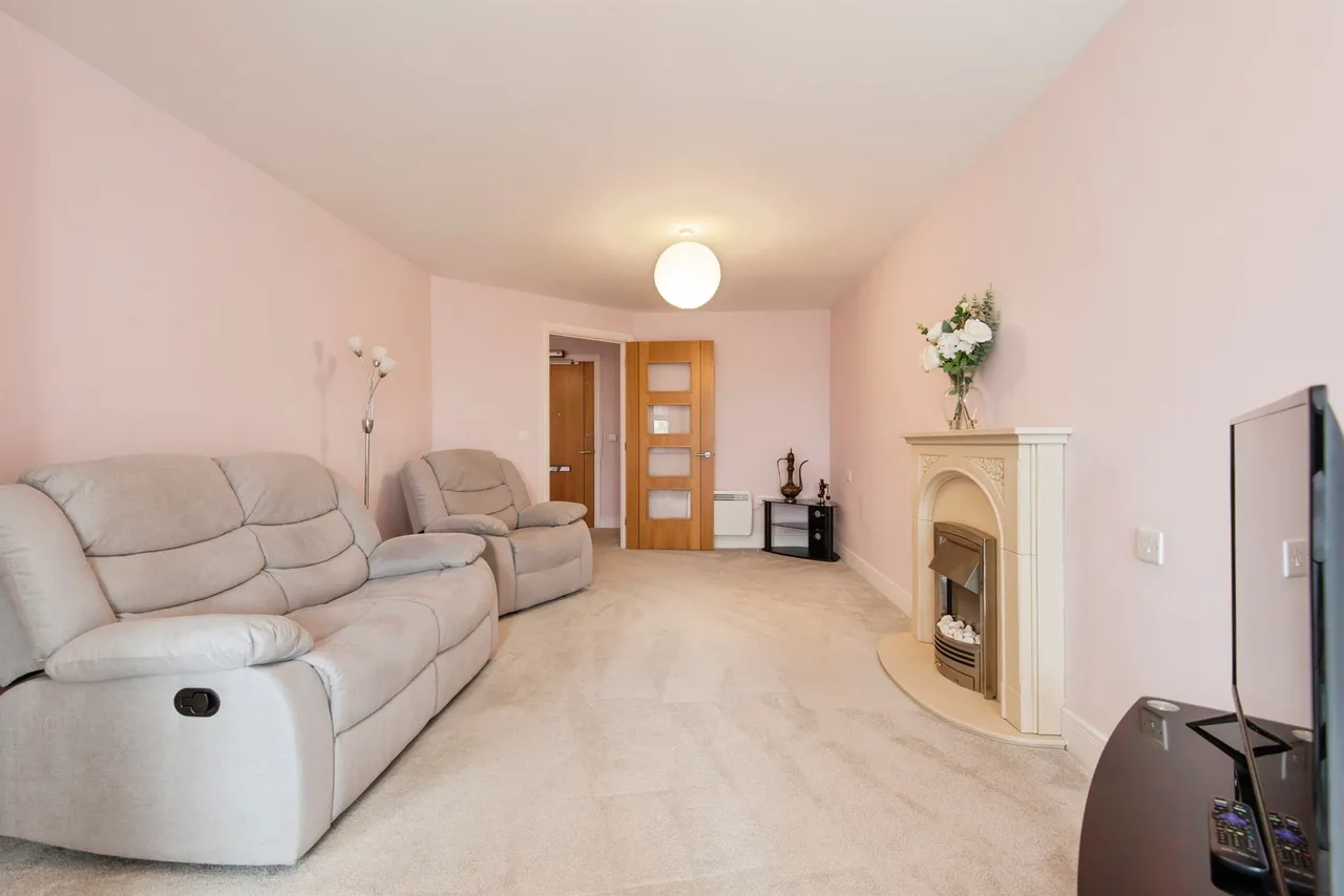 Goodes Court, Royston, photo 3