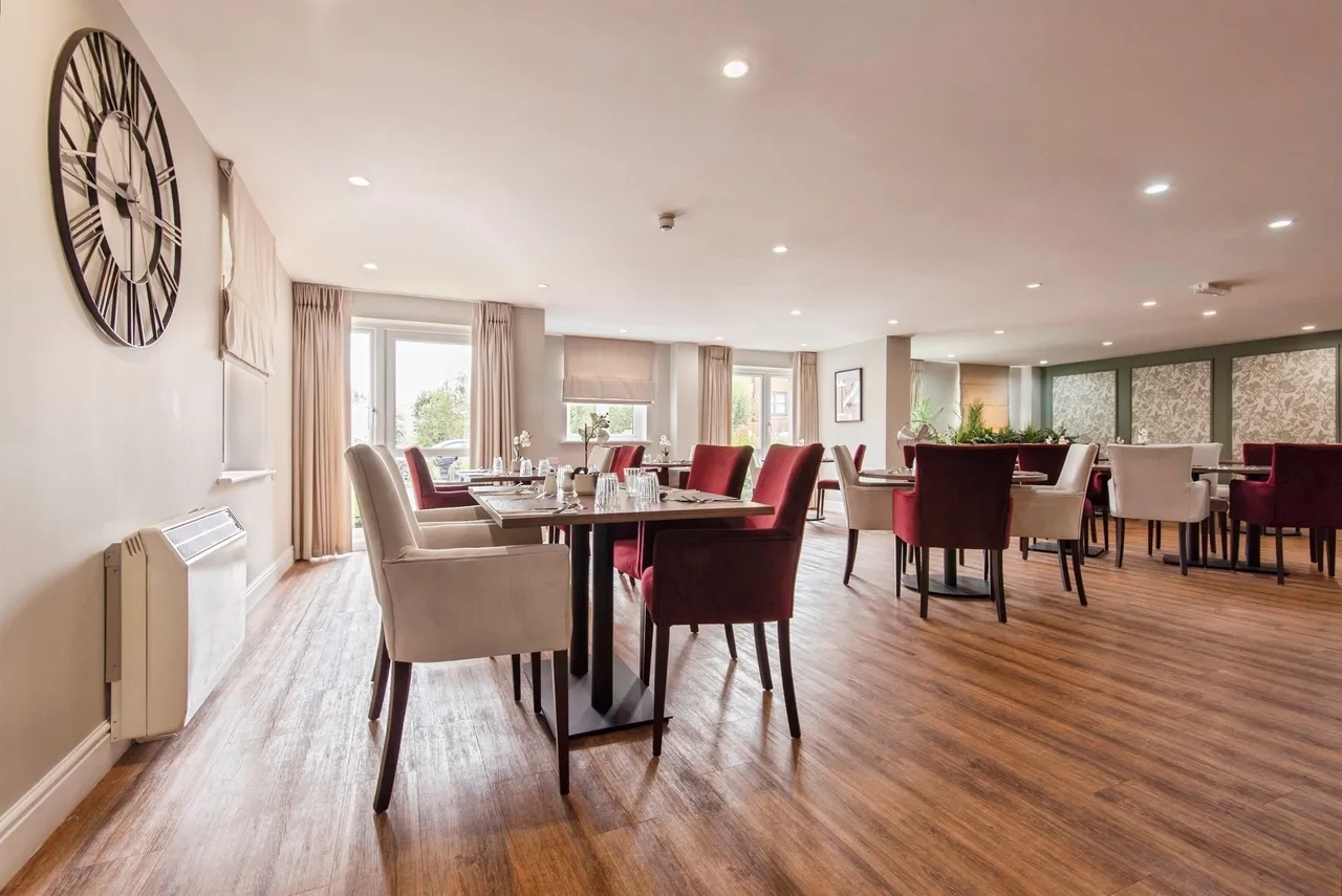 Goodes Court, Royston, photo 12