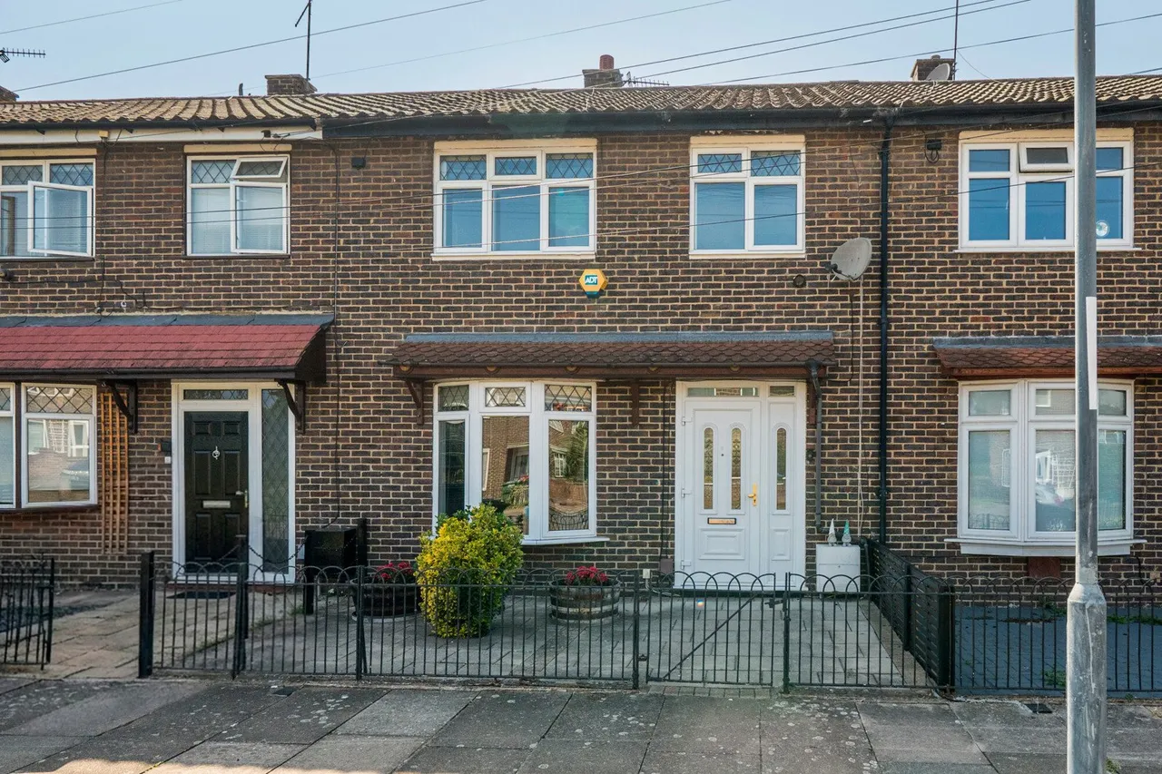 3 bed house for sale — Mottisfont Road, SE2