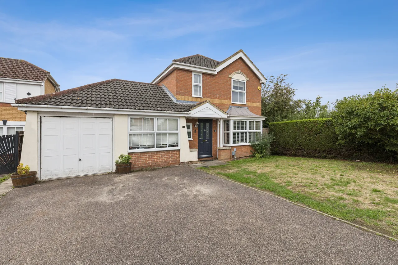 4 bed house for sale — Eisenhower Road, Shefford