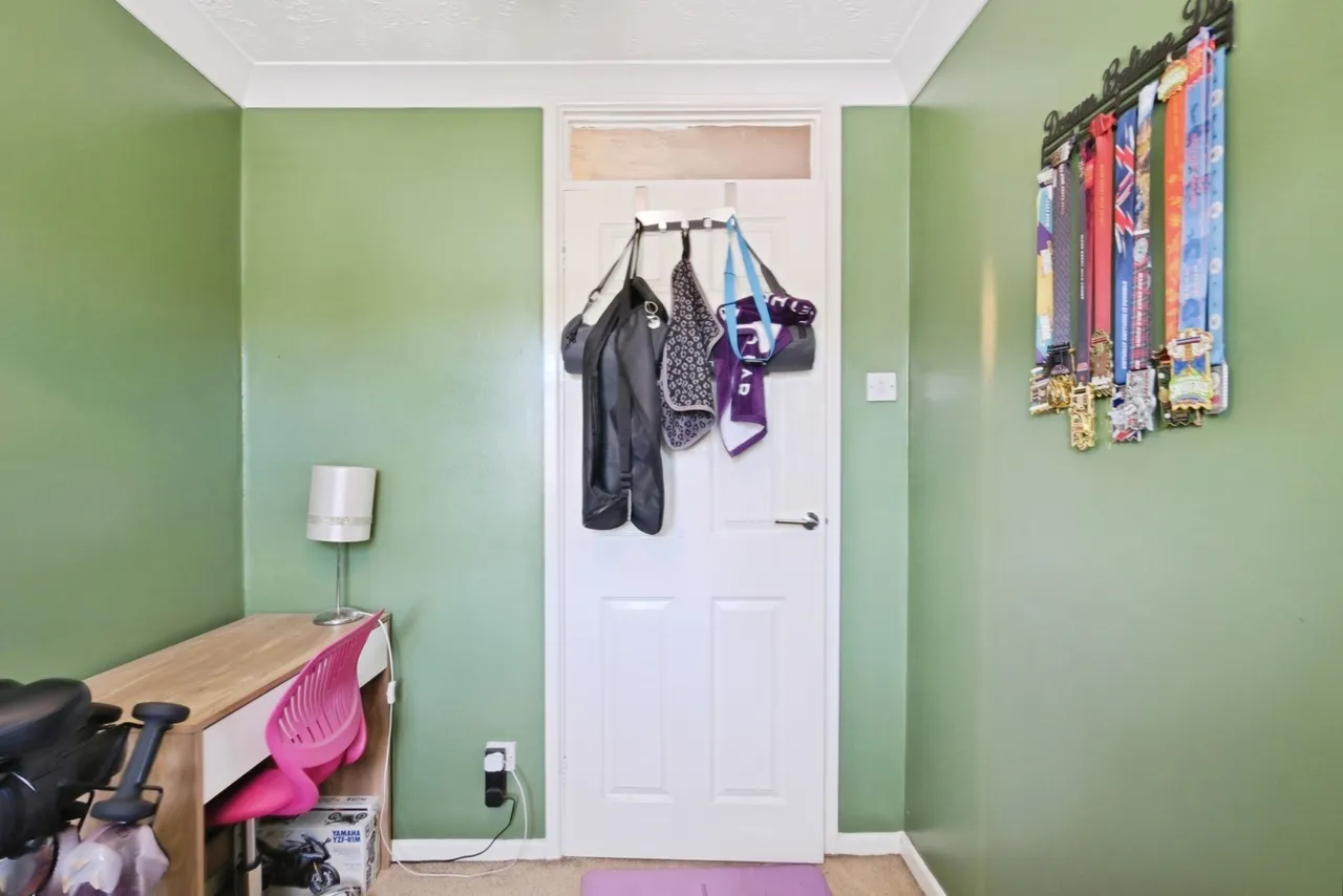 Pebble Court, Marchwood, SO40, photo 17