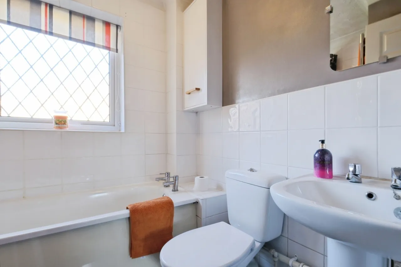 Pebble Court, Marchwood, SO40, photo 12