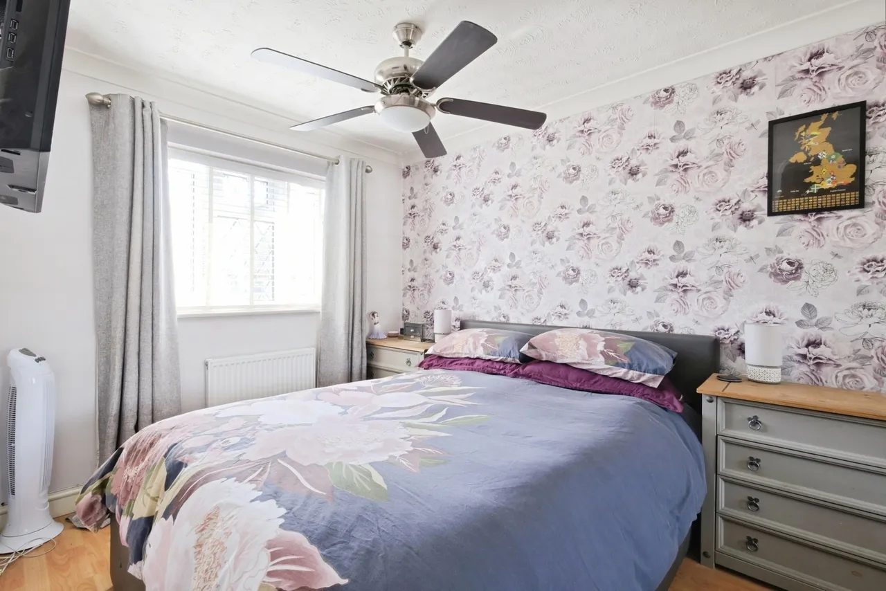 Pebble Court, Marchwood, SO40, photo 8