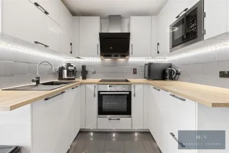 Clayton Mead, Godstone, photo 12