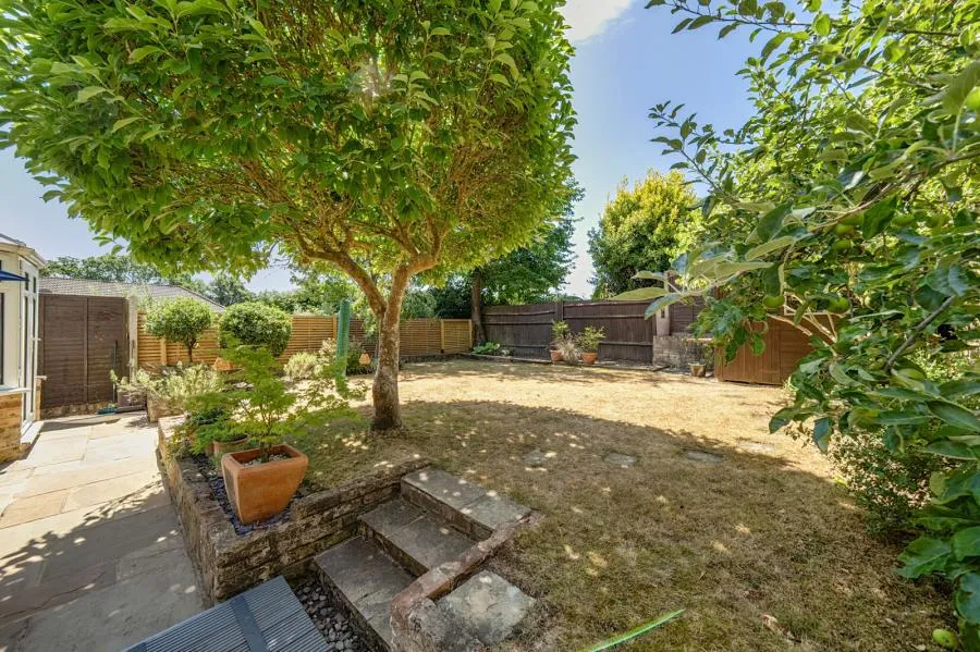 Birchwood Drive, Lightwater, GU18, photo 23