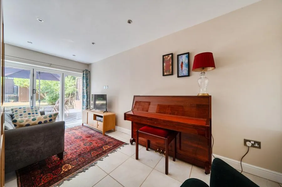 Birchwood Drive, Lightwater, GU18, photo 14