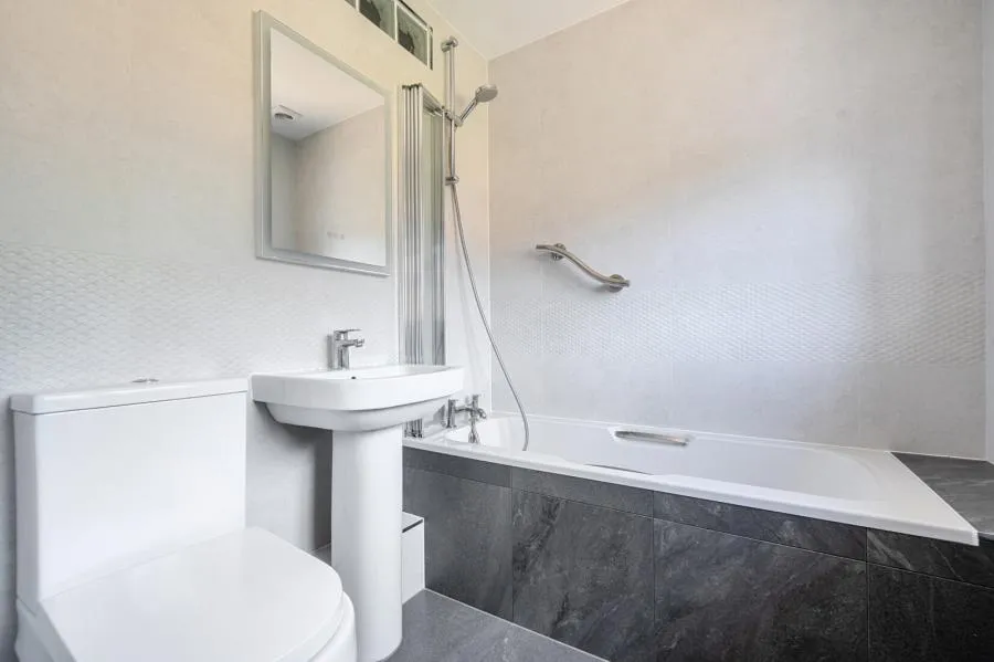 Birchwood Drive, Lightwater, GU18, photo 15