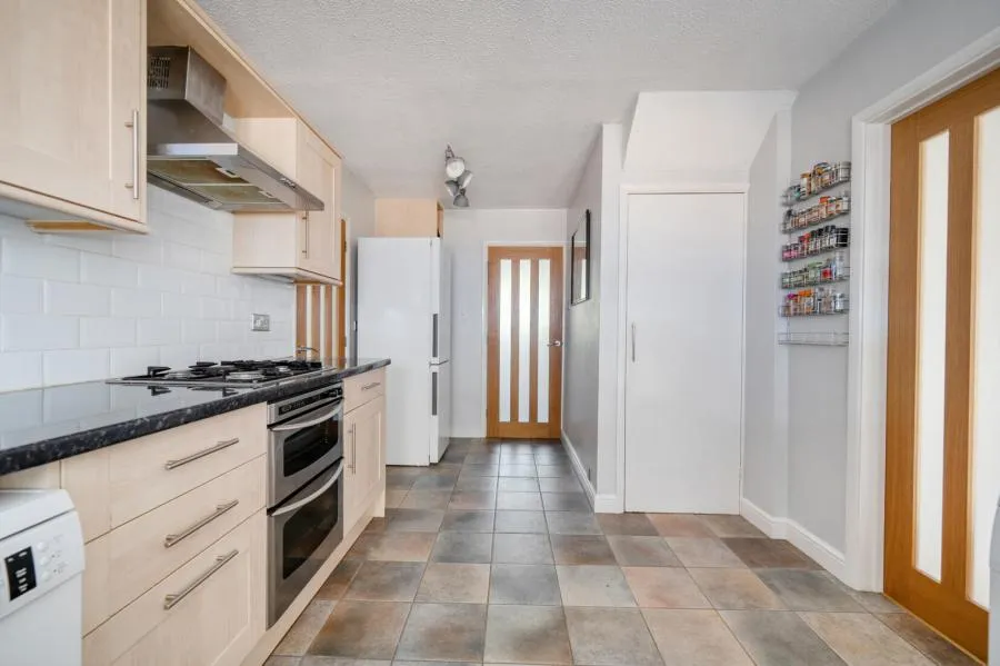 Birchwood Drive, Lightwater, GU18, photo 6
