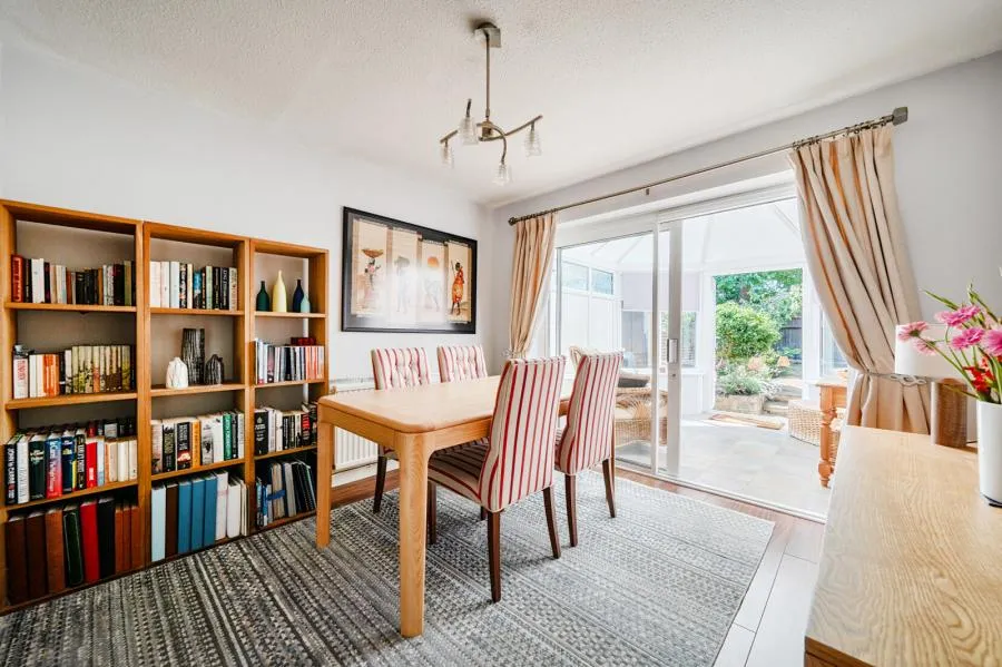 Birchwood Drive, Lightwater, GU18, photo 9