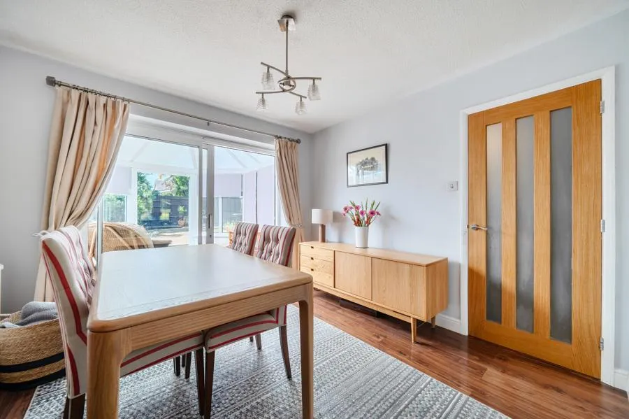 Birchwood Drive, Lightwater, GU18, photo 10