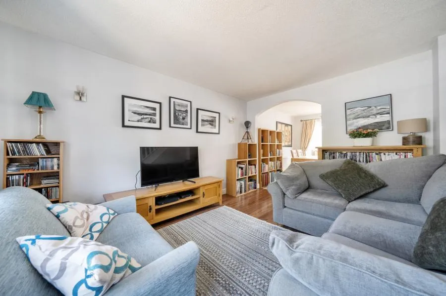 Birchwood Drive, Lightwater, GU18, photo 2