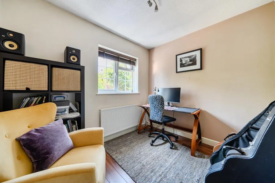 Birchwood Drive, Lightwater, GU18, photo 20