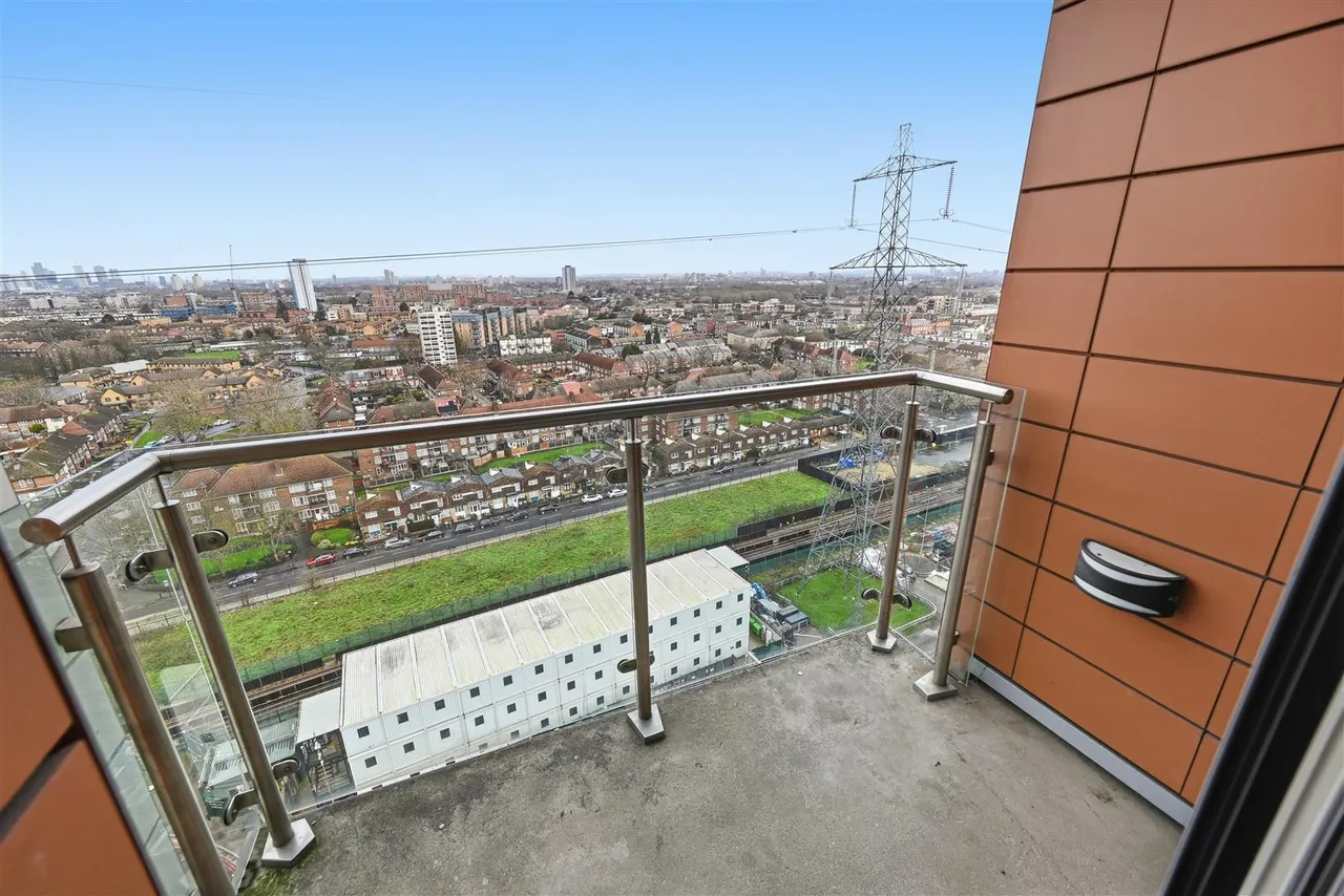 Western Gateway, Royal Victoria Dock, E16, photo 5