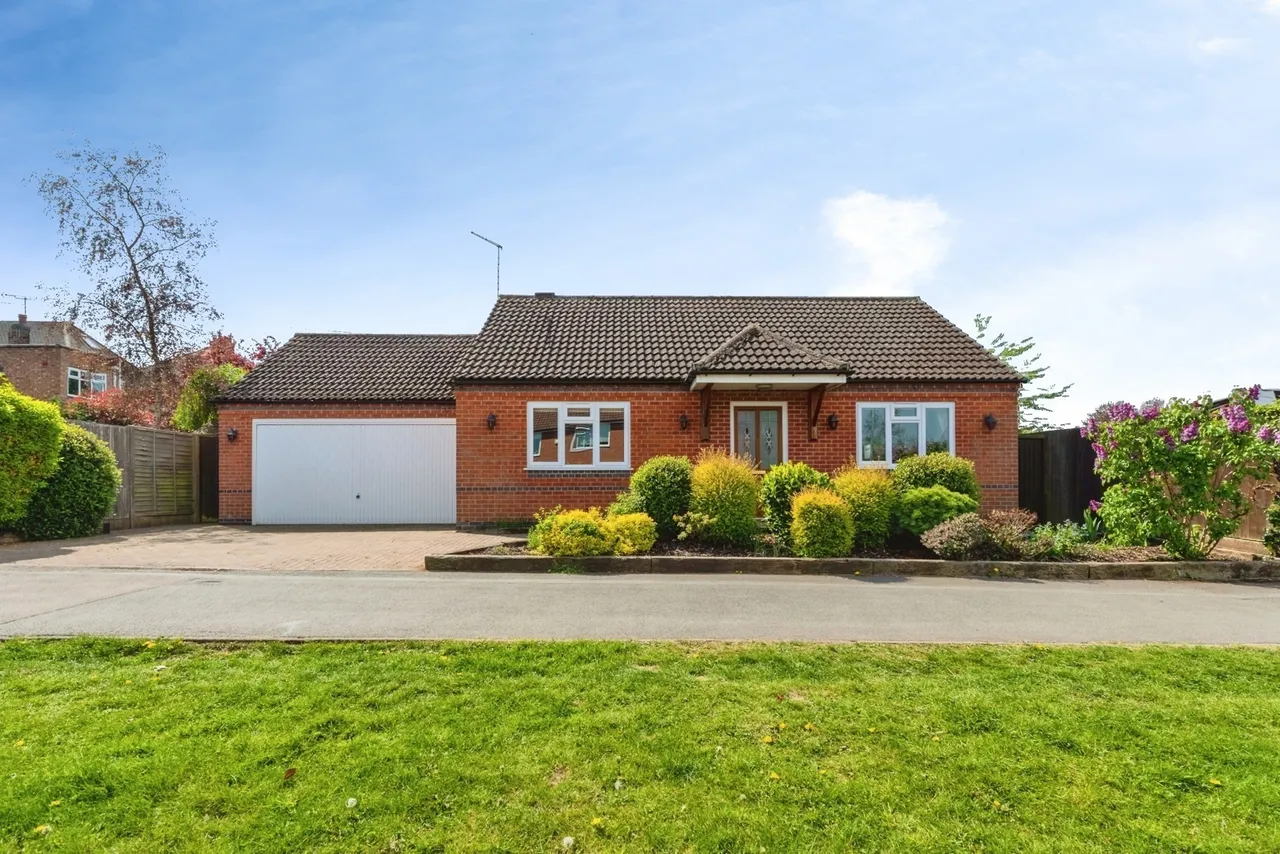 2 bed house for sale, Featherby Drive, Glen Parva, LE2