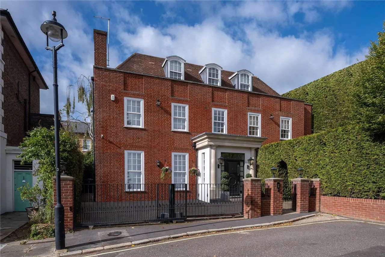 5 bed house for sale — Acacia Place, St John's Wood, London, NW8 6AJ