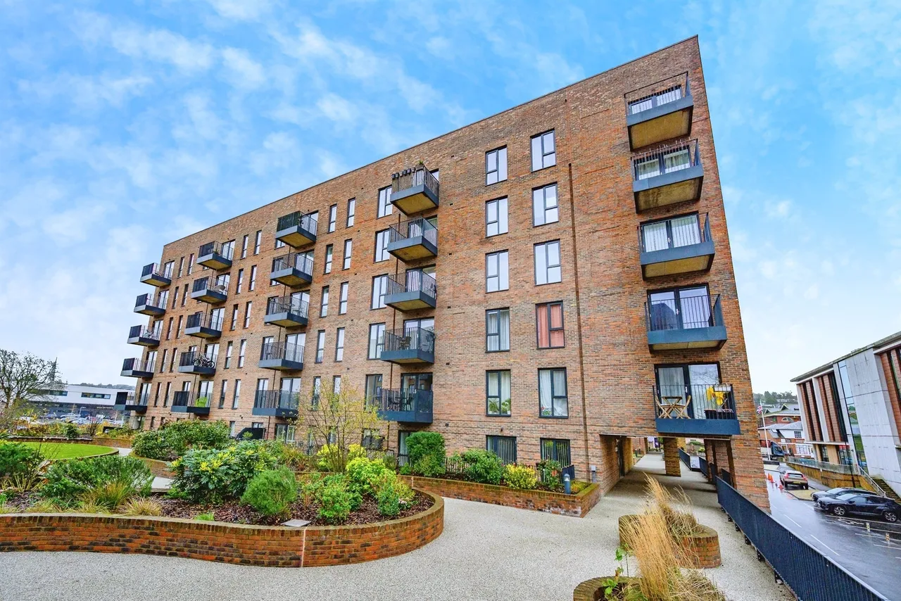 2 bed flat for sale — Dacorum Way, Hemel Hempstead