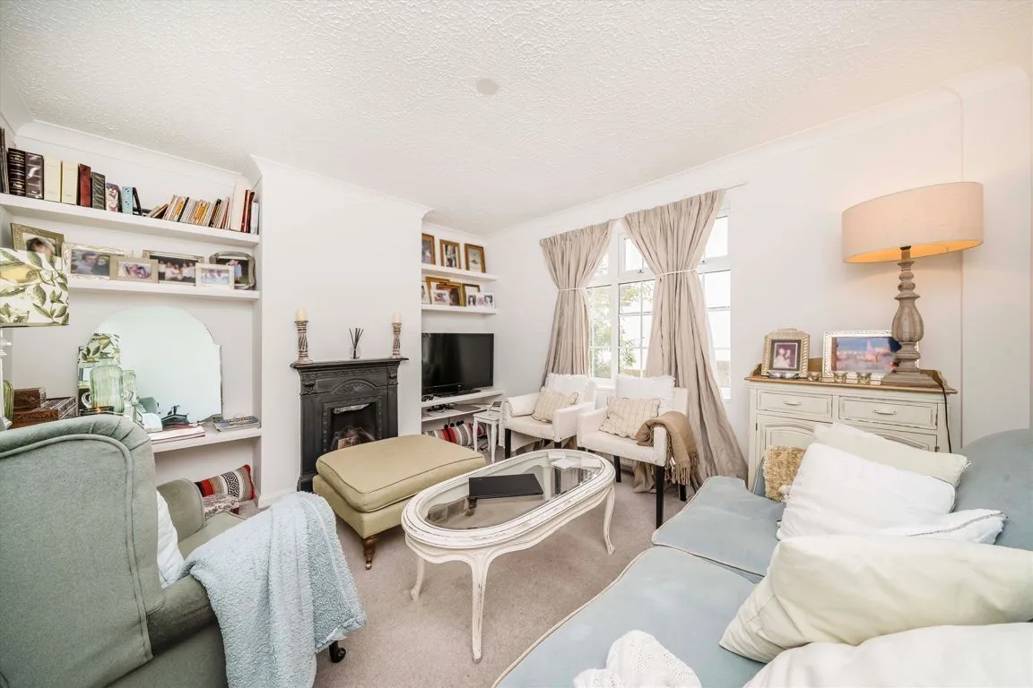 Railway Road, TW11, photo 2