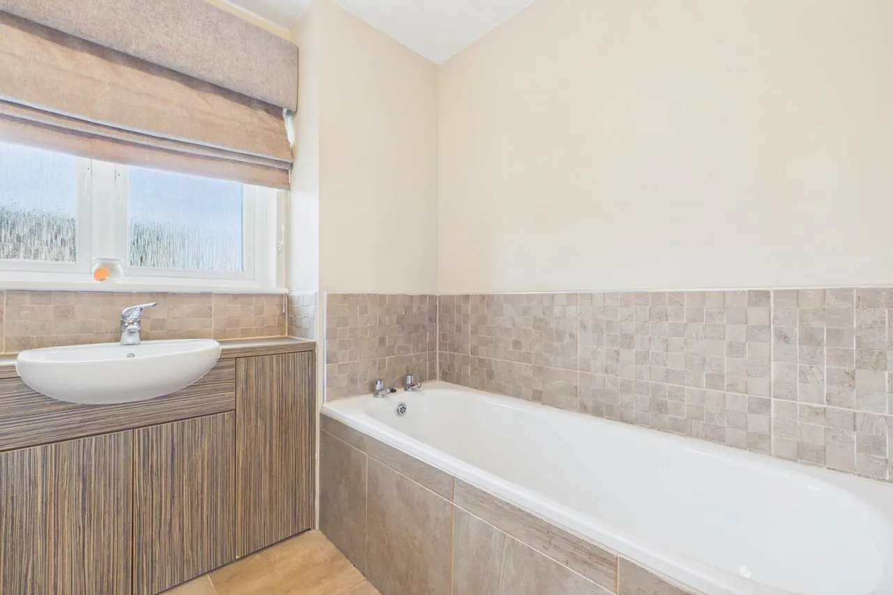 Plover Way, Motherwell, photo 24