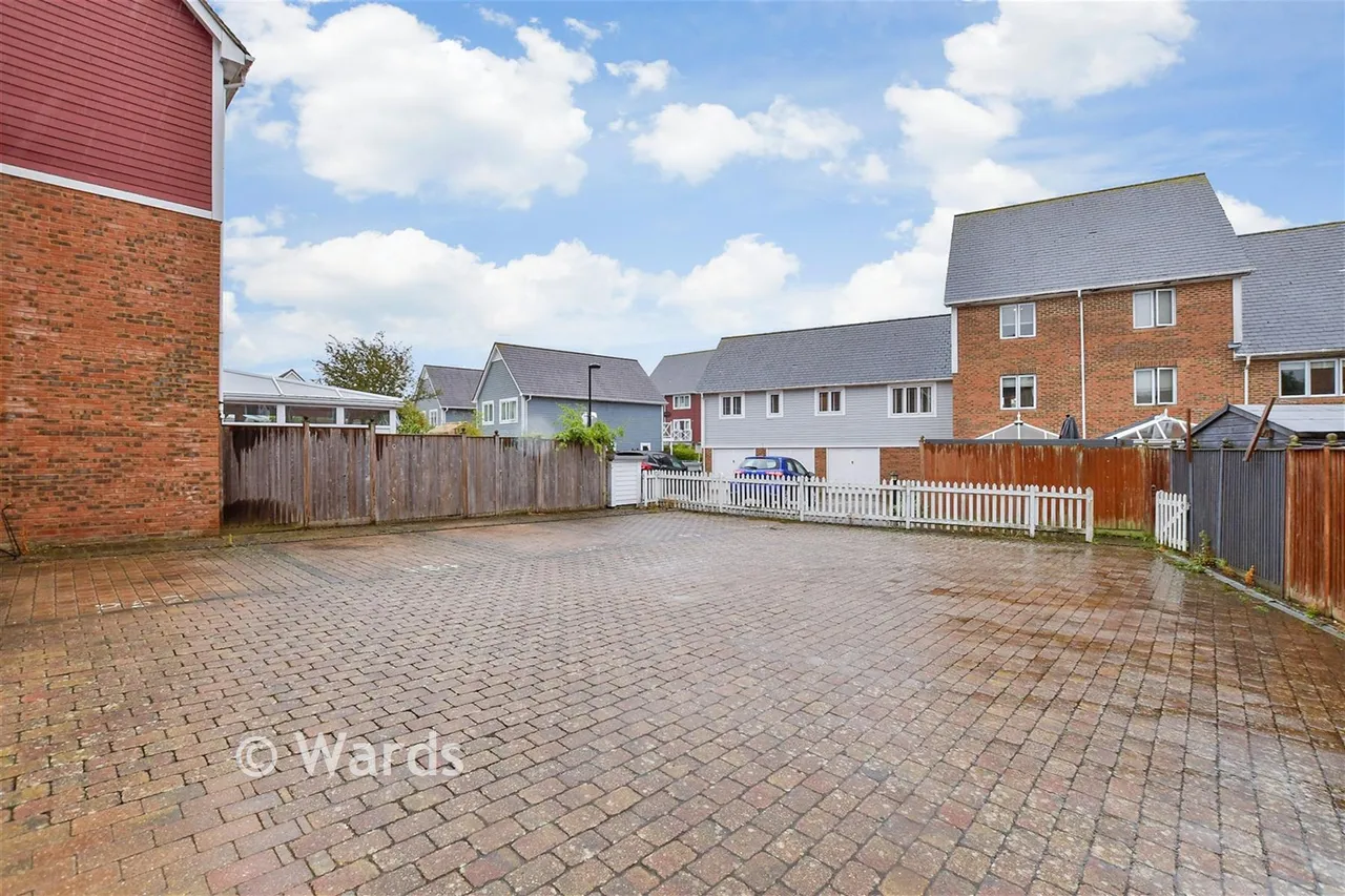 Alisander Close, Snodland, ME6, photo 10