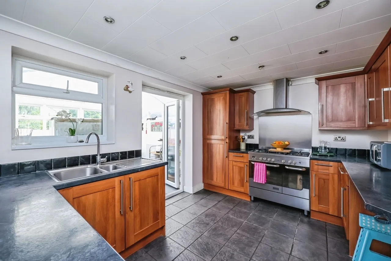 Bramber Grove, Clifton, Nottingham, NG11, photo 2