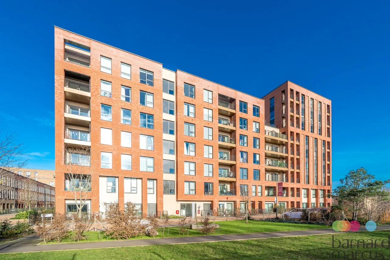 3 bed flat for sale — Thonrey Close, London