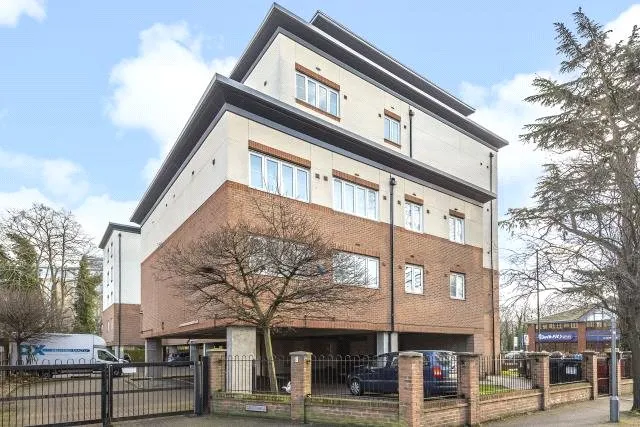 2 bed flat for sale, Bath Road, Slough, SL1