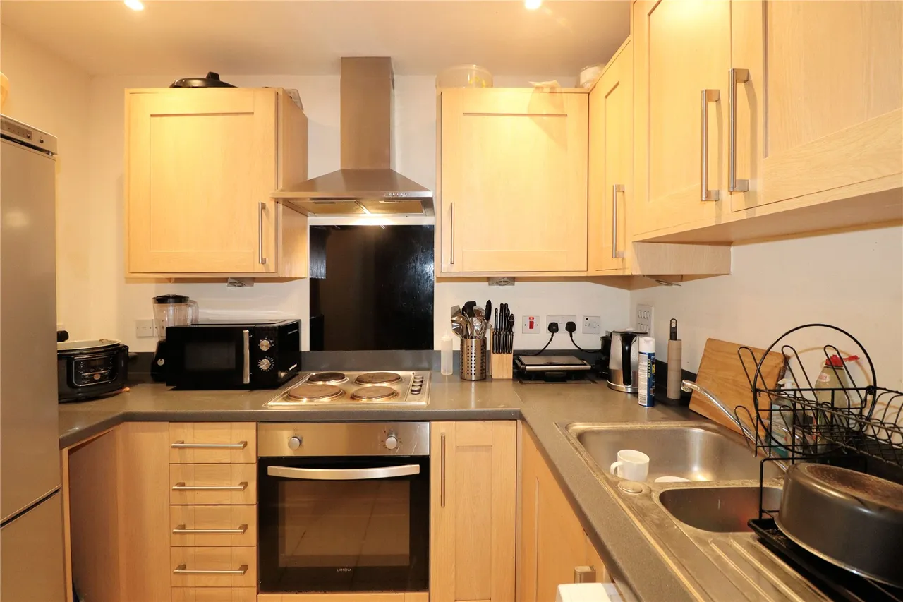 Victoria Way, Woking, GU21, photo 2