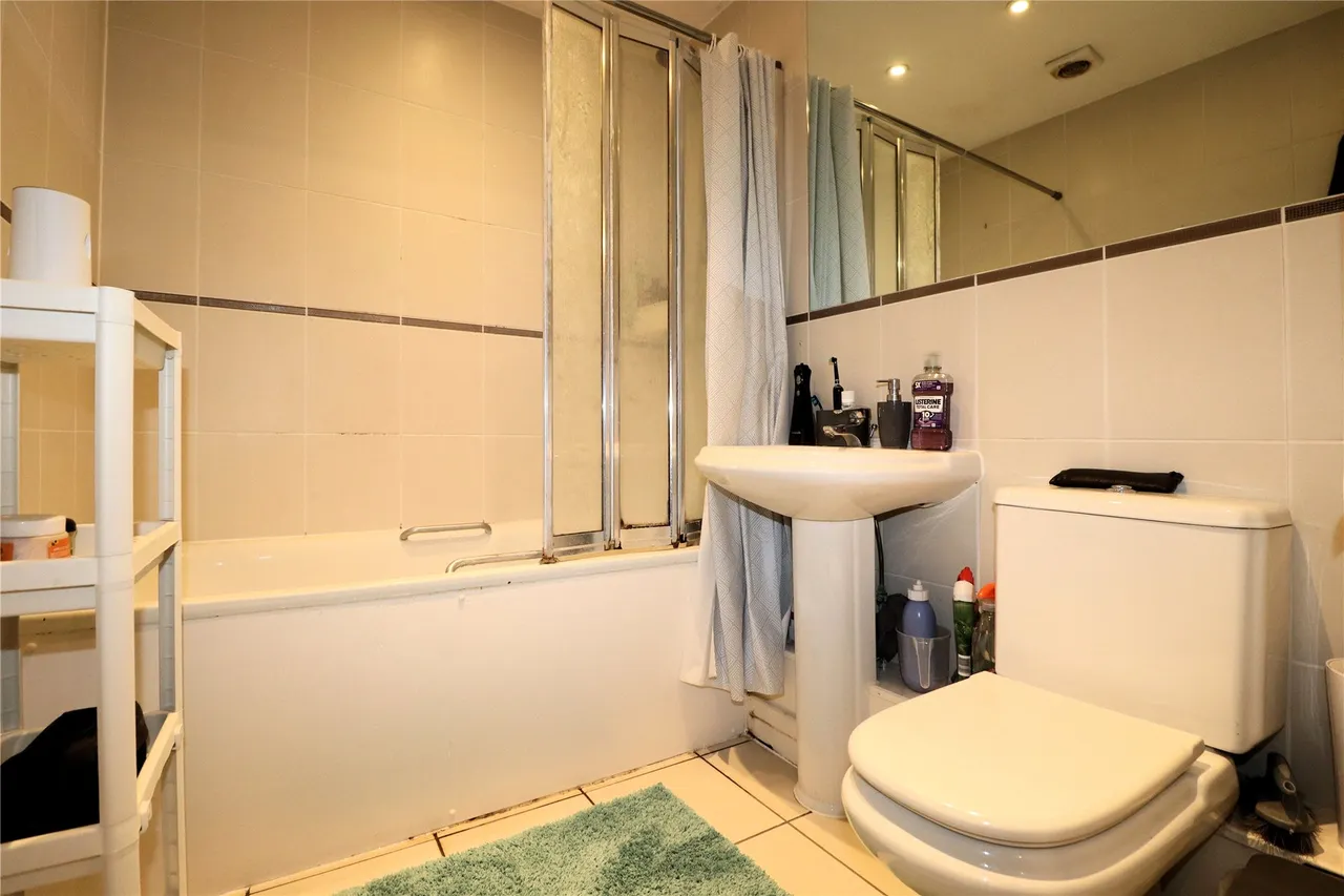 Victoria Way, Woking, GU21, photo 6