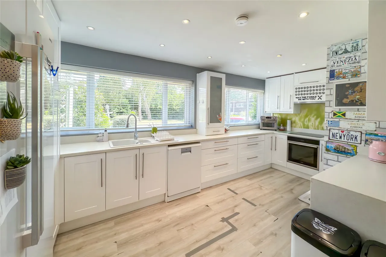 Meadowcroft, St. Albans, Hertfordshire, AL1 1UF, photo 2