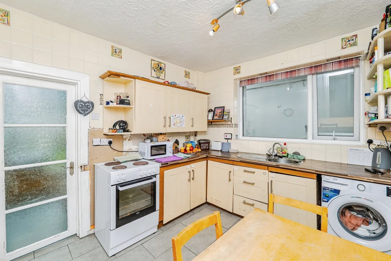 St. John Street, Bridgend, CF32, photo 8
