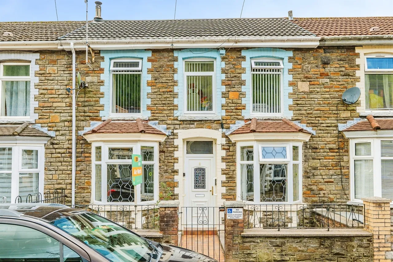 2 bed house for sale, St. John Street, Bridgend, CF32