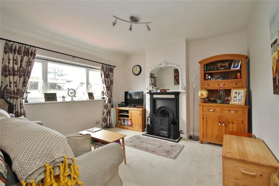 1 bed flat to rent, High Street, Woking, GU21