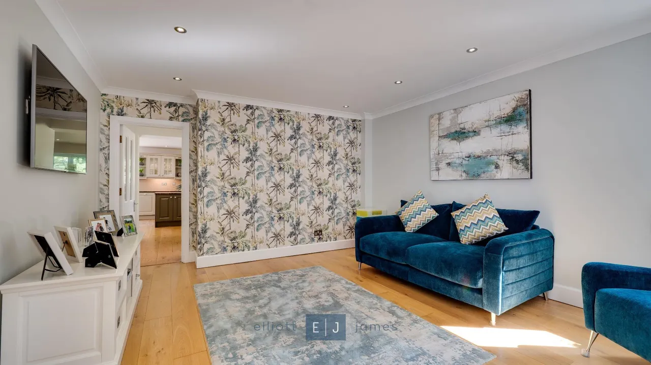 High Road, Loughton, photo 9