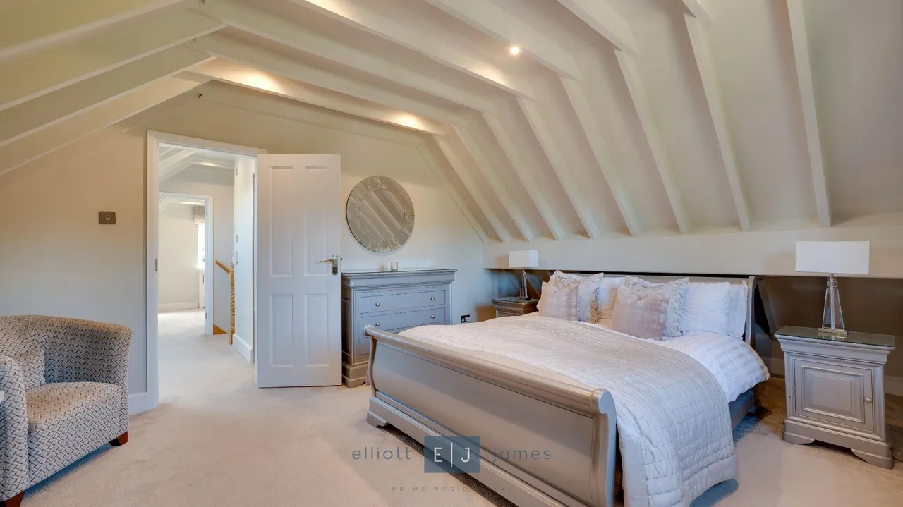 High Road, Loughton, photo 4