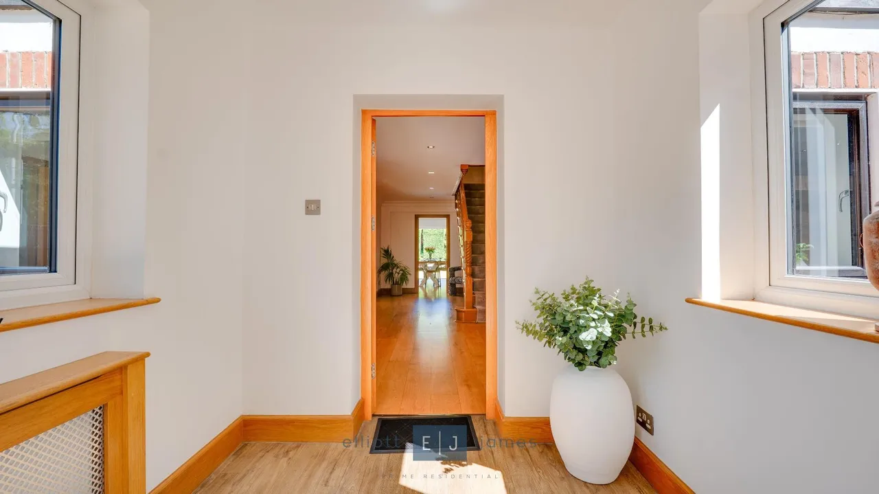 High Road, Loughton, photo 6